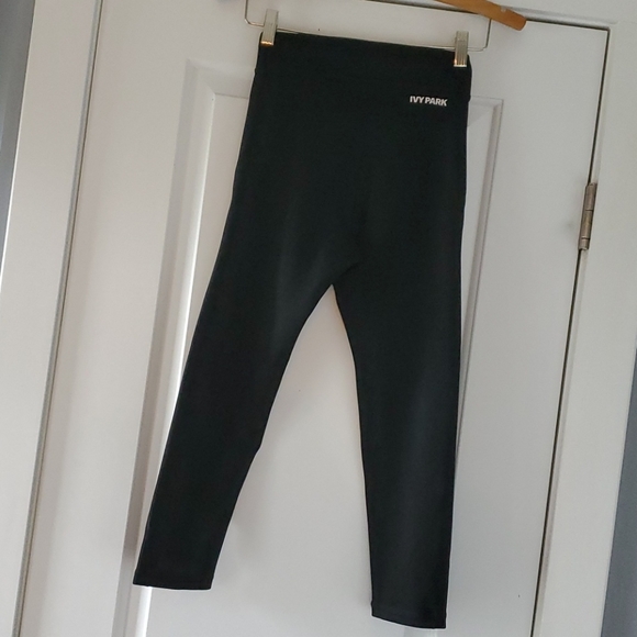 IVY PARK black capri workout/yoga legging! - Picture 8 of 9